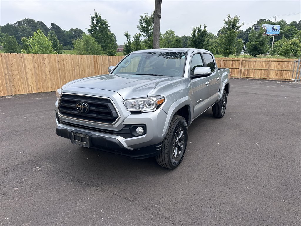 2022 Toyota Tacoma SR5's photo