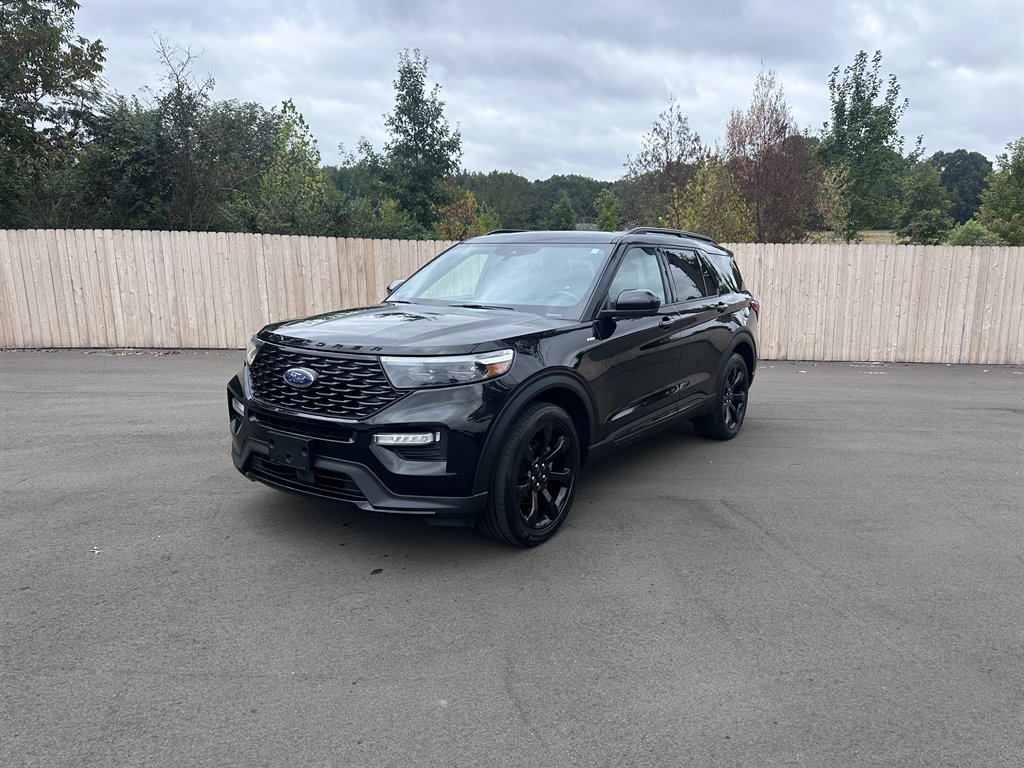 2022 Ford Explorer ST-LINE's photo