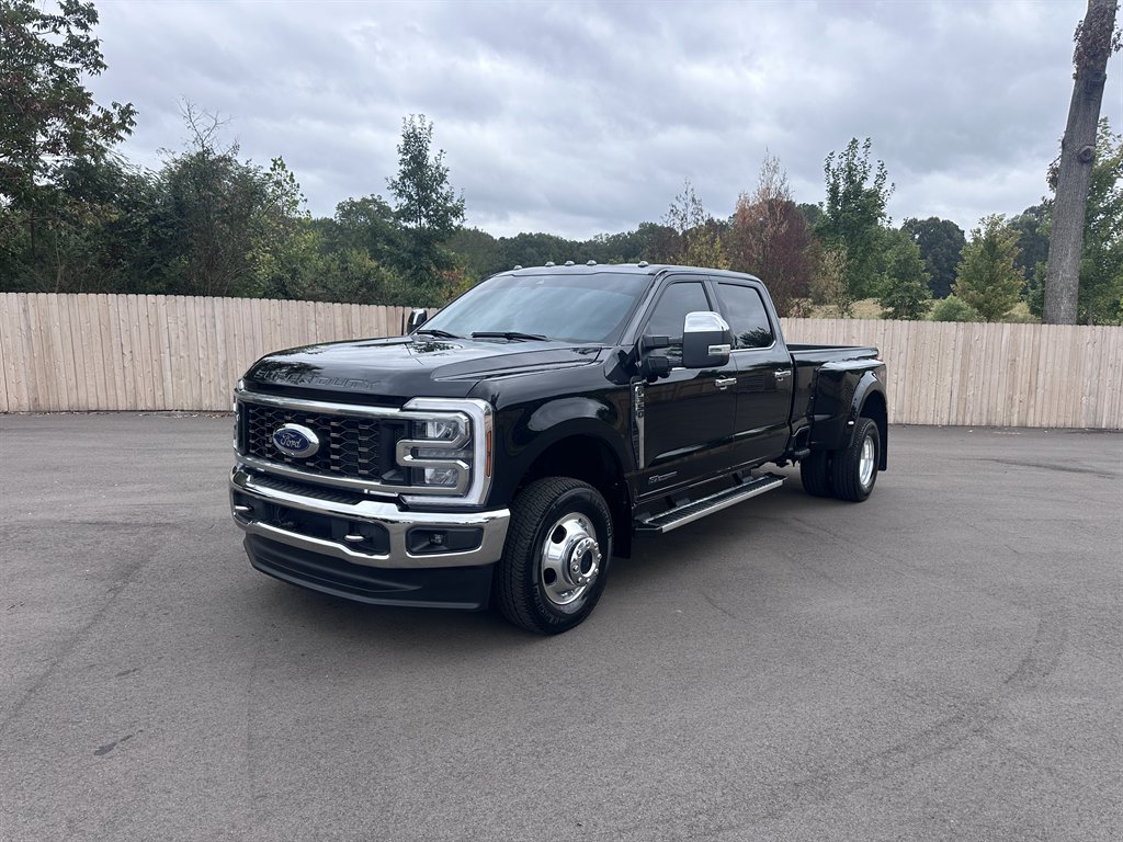 2024 Ford F-350 Super Duty Lariat's photo
