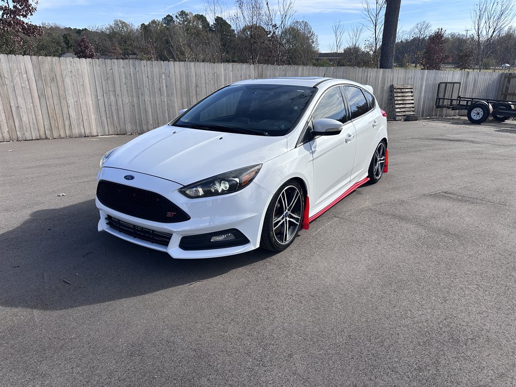 2018 Ford Focus ST's photo